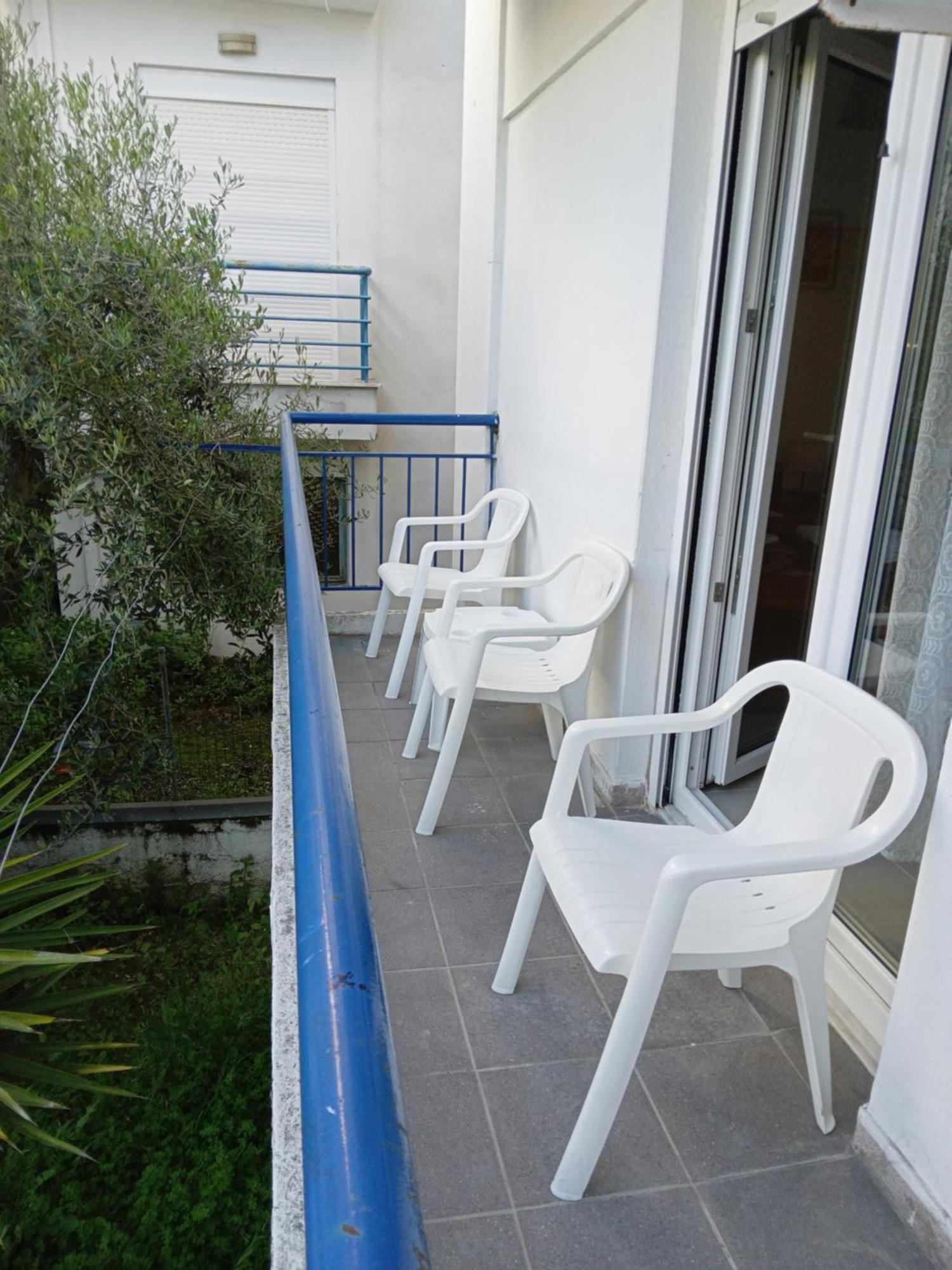 Leonidas Apartments Nea Peramos  Exterior photo
